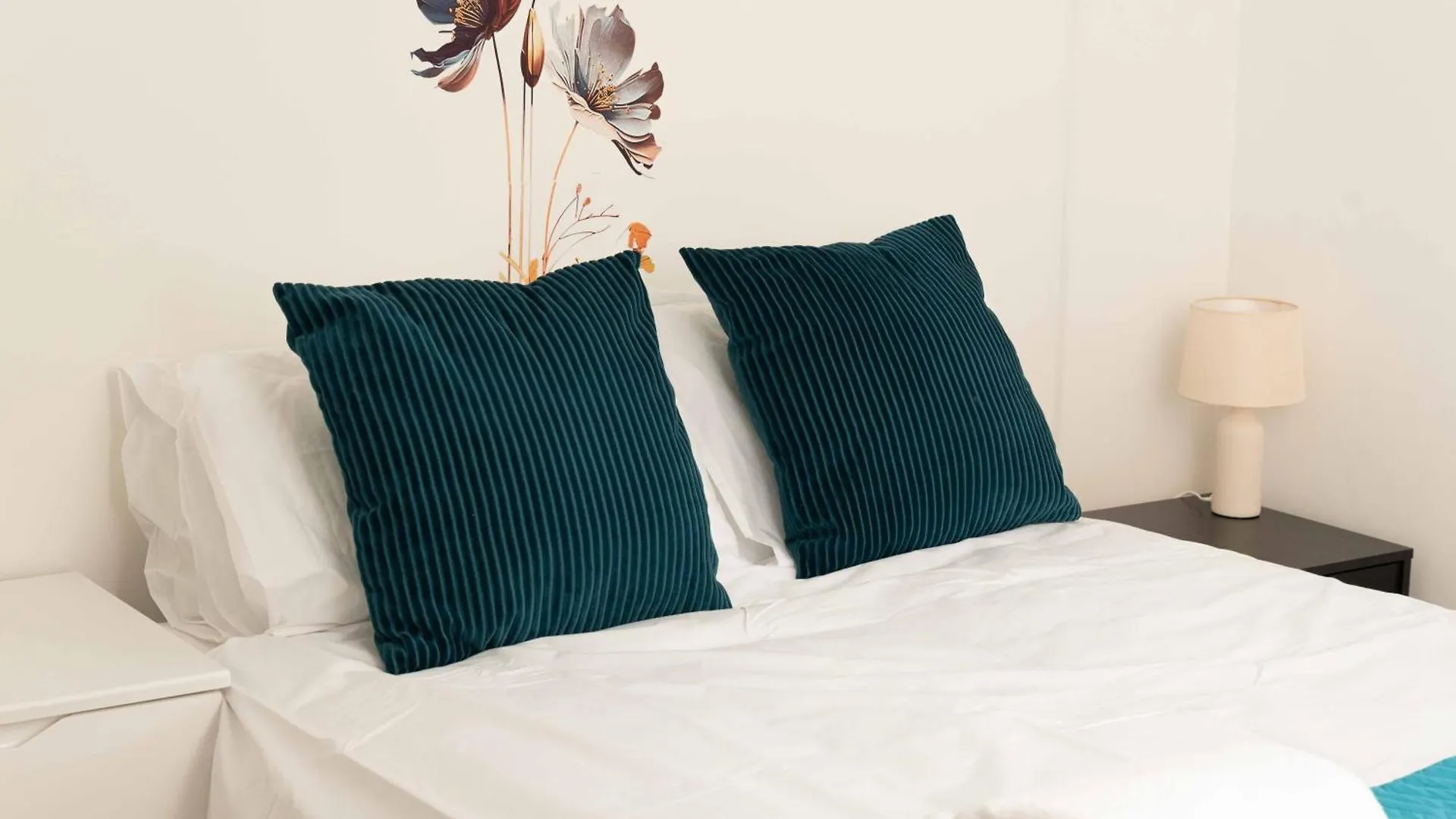 2 Bedroom Flat By Haggerston Station London United Kingdom