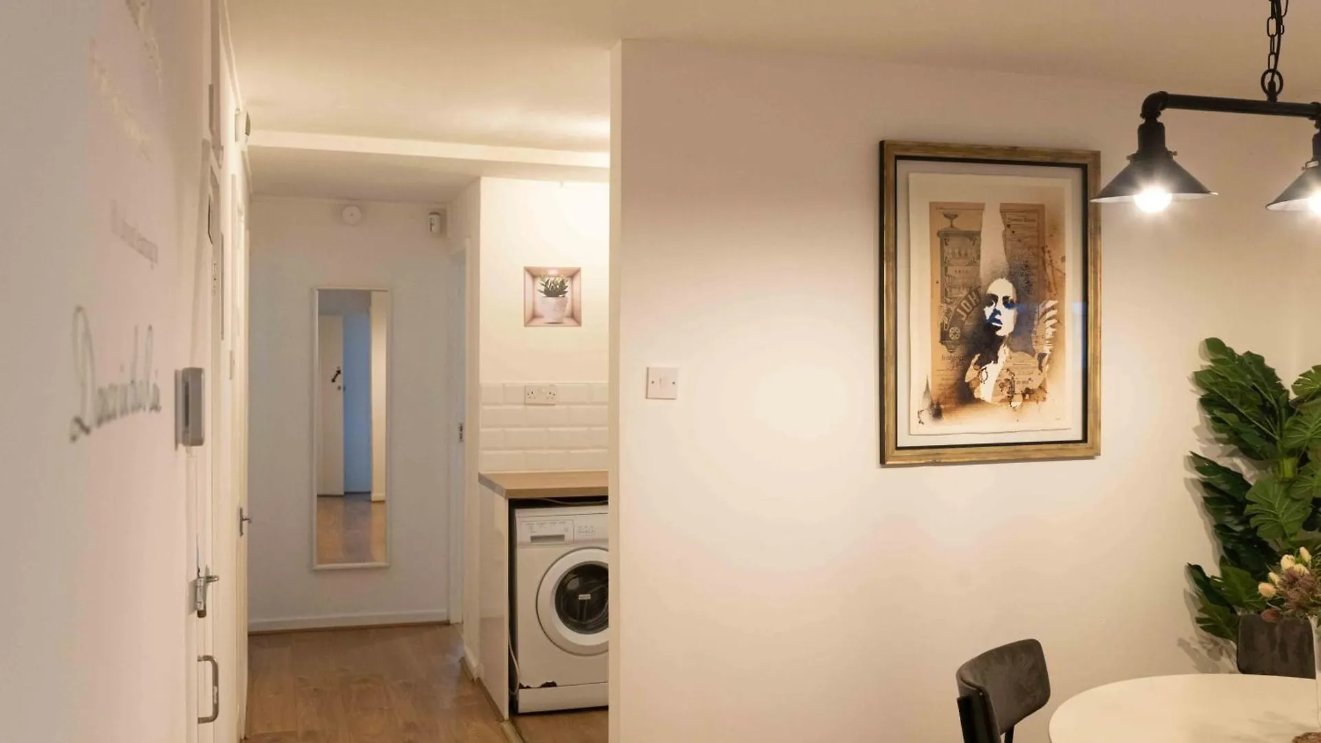 Apartment 2 Bedroom Flat By Haggerston Station London United Kingdom