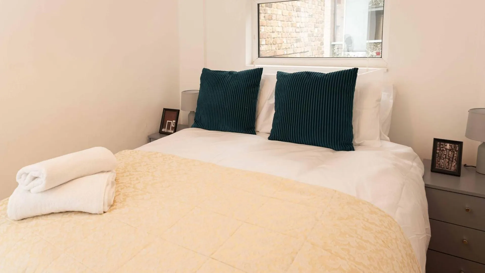 2 Bedroom Flat By Haggerston Station London